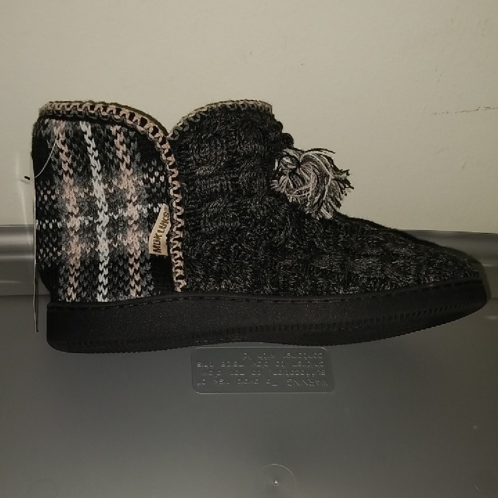 MukLuks Slipper shoes